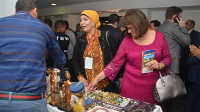 مسئولو الهجرة يتفقدون معرض المشروعات الصغيرة والمتوسطة ومتناهية الصغر