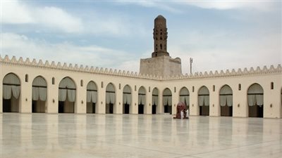 «الآثار» تحيل مسئولي منطقة الجمالية للتحقيق في واقعة الـ«فوتو سيشن»