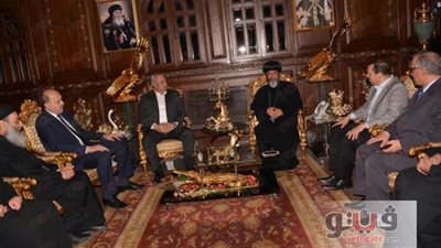 محافظ الشرقية والقيادات الأمنية يؤدون واجب العزاء بمطرانية الزقازيق