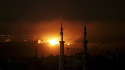 بدء العدوان الثلاثي على سوريا.. ترامب يعلن التحرك العسكري.. ماكرون يأمر القوات الفرنسية بالتدخل.. بريطانيا تبرر اشتراكها باستخدام الأسلحة الكيمائية.. ودمشق: إسقاط 13 صاروخا