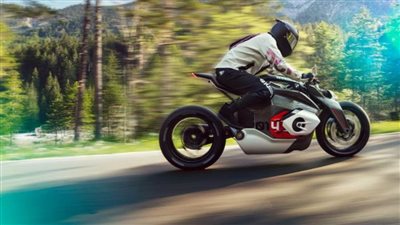 رئيس بي إم دبليو: صناعة دراجة نارية كهربائية خلال 5 سنوات