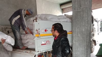 التحقيق مع أمين مخزن بتهمة تهريب 9 أطنان سكر تمويني بكفر الشيخ (صور)