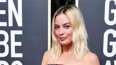 مارجوت روبي تختار جامبسوت ملونًا لحفل جولدن جلوب (صور)