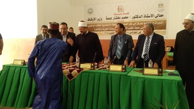 وزير الأوقاف يكرم الطلاب الوافدين من الدول الأجنبية (صور)