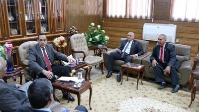 محافظ شمال سيناء: تخصيص أتوبيسات لنقل المعلمين للمناطق النائية