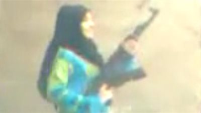 بالفيديو.. فتاة «صعيدية» تطلق النار من سلاح آلي