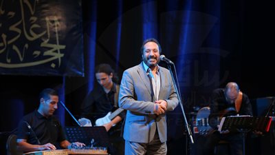 بالصور.. «الحجار» يبدع في سماء ساقية الصاوى