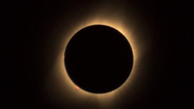 أبحاث الشمس: بث مباشر لخسوف القمر عبر شاشة عملاقة داخل المعهد