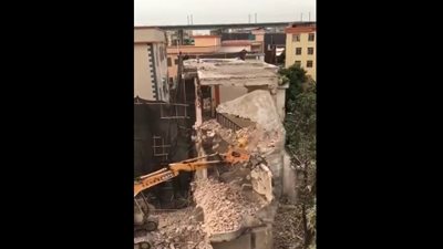 عملية هدم بناء تنتهي بكارثة (فيديو)