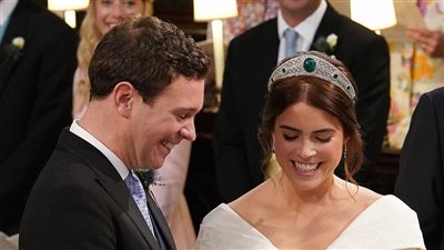 الأميرة يوجيني تدعم مرضى التشوهات بفستان مكشوف في زفافها