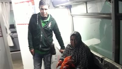 فريق أطفال بلا مأوي ينقذ سيدة وطفليها وينقلها لدار رعاية بالغربية