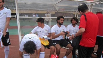 منتخب مصر ينكد على المصريين ليلة العيد بعد الهزيمة من أوغندا بهدف.. أداء عشوائي للفراعنة وغياب للروح.. يفقد قمة مجموعته ويدخلنا في حسبة برما للتأهل للمونديال