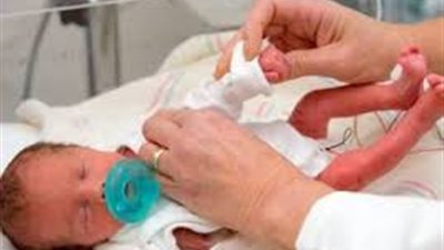 العثور على طفلين توأم حديثي الولادة وسط الزراعات بطوخ