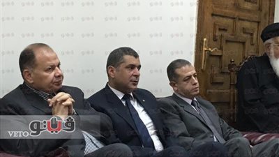 بالفيديو والصور.. محافظ الإسماعيلية يعزى في ضحايا تفجيرات الكنائس