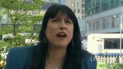 بالفيديو.. أمريكية تدخل موسوعة جينيس لقراءتها 603 كلمات في 54 ثانية