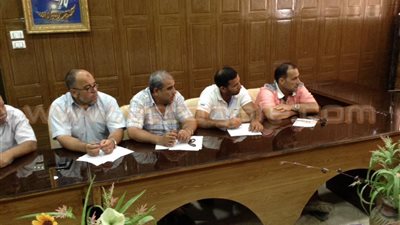 بالصور.. «حرحور» يوجه بتقديم الخدمات لنازحي الشيخ زويد