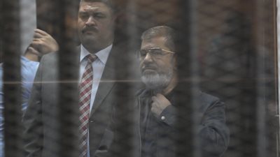 «مرسي».. سنة واحدة تكفي.. أول حاكم مصري يؤدي اليمين الدستورية 4 مرات.. ويحكم عاما واحدا.. 12 شهرا من الأخطاء يطيح برجل الإخوان من الحكم.. وفنكوش النهضة أشهر الكوارث