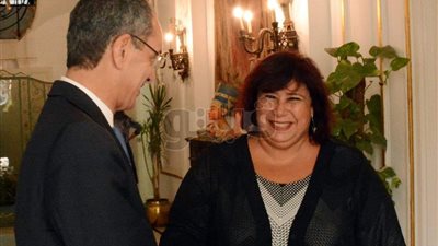 طابع بريد تذكاري بمناسبة مرور 60 عاما على تأسيس وزارة الثقافة