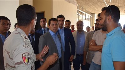 وزير الشباب يتفقد المدينة الرياضية بـ٦ أكتوبر (صور)