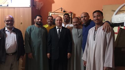 «القوى العاملة» تتابع أحوال المصريين في قطر (صور)