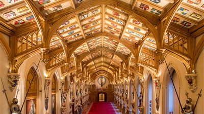 الأمير هاري وخطيبته يخططان للسير في موكب بعربة خلال حفل زفافهما