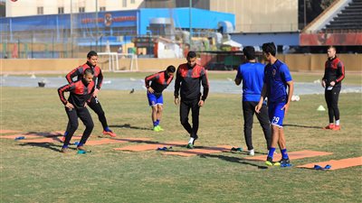 تدريبات بدنية مكثفة في مران الأهلي الصباحي بإسبانيا