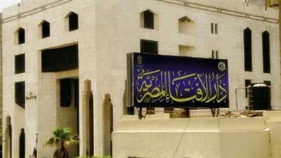 هل يجوز إعطاء الزكاة للأخ المديون؟.. دار الإفتاء تجيب