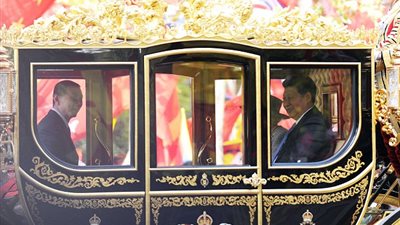 تفاصيل تهريب جاسوس صيني لبريطانيا في عربة الملكة إليزابيث