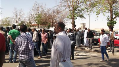 أمن أسوان يفض إضراب السائقين