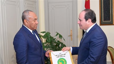 السيسي يتابع استعدادات كأس الأمم الأفريقية 2019.. يتسلم شعار «كاف».. يكلف باستمرار التنسيق بين الجهات المعنية.. واستثمار عملية التحضير للبطولة.. وتقديم كل الدعم للاتحاد الأفريقي لكرة القدم