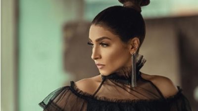 روجينا تخطف الأنظار بالأسود في جلسة تصوير جديدة (صور)