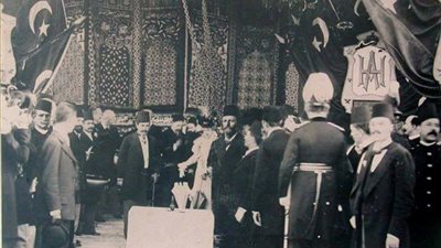 الخديو عباس حلمي يضع حجر أساس المتحف المصري