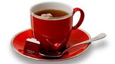 دراسة: كوب واحد من الشاي يعمل على تعزيز كفاءة خلايا المخ