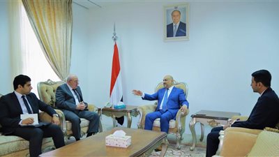 اليماني يشيد بموقف القيادة المصرية في تخفيف معاناة اليمنيين