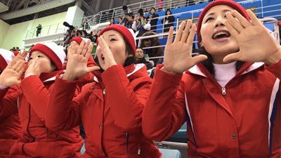 مشجعات كوريا الشمالية يخطفن الأنظار في الأولمبياد (فيديو وصور)