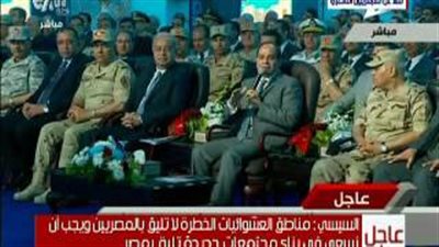 بالفيديو.. السيسي يمزح مع الحضور أثناء افتتاح مشروعات «بدر»