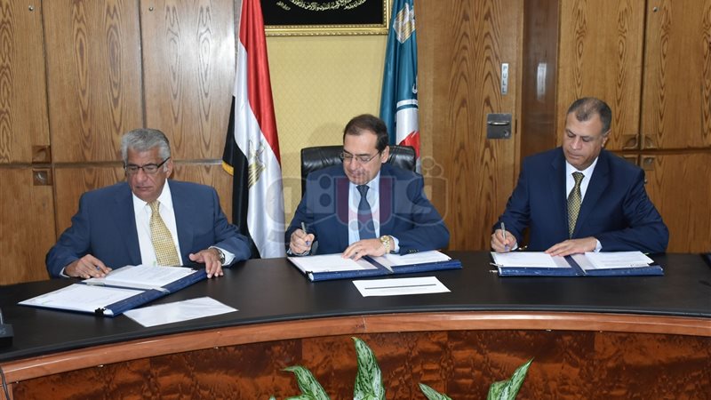 وزير البترول خلال