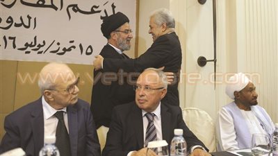 بالصور.. حمدين صباحي يلتقي قيادات الحرس الثوري الإيراني في لبنان