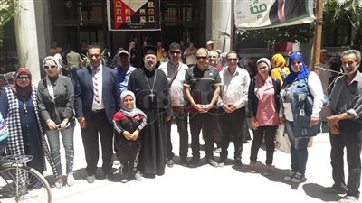 كاهن بدمياط يتطوع لاستقبال المشاركات في مبادرة الرئيس لدعم صحة المرأة