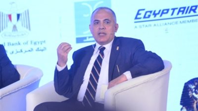 وزير الري يصل أسيوط لتفقد استعدادات افتتاح القناطر الجديدة