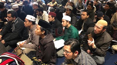 إقبال كثيف على الجامع الأزهر رغم تفجير الدرب الأحمر