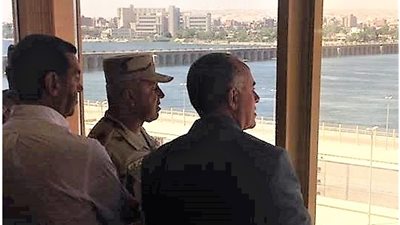 وزير الري يتفقد أعمال مهبط الطائرات بقناطر أسيوط الجديدة