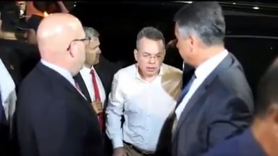 لحظة وصول القس الأمريكي «برانسون» إلى ألمانيا قادما من تركيا (فيديو)