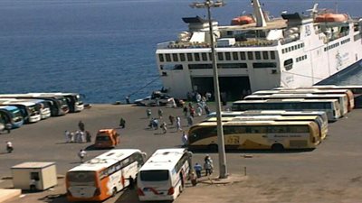 وصول وسفر 1281 راكبا وتداول 98 شاحنة بميناء نويبع