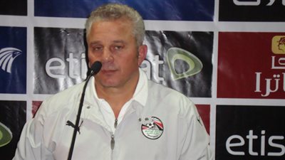 شوقي غريب وزوجته يطيران للبرازيل لمتابعة المونديال