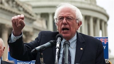 سيناتور أمريكي يوزع رسائل لدعم غزة بالكونجرس