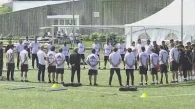 زيدان يتلقي صدمة ويغادر معسكر ريـال مدريد