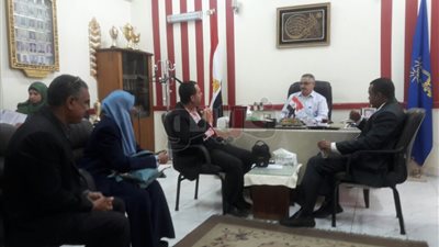 «تعليم أسوان» تبحث تبني مشروعات طلاب التعليم الفني