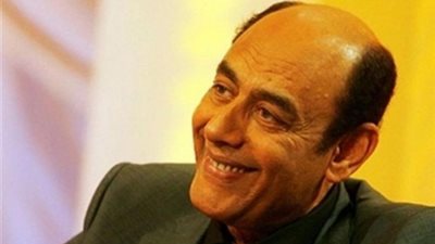 أحمد بدير ومحمد الصاوي يغادران مطار القاهرة لأداء فريضة العمرة