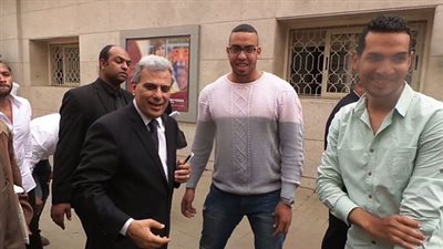 بالفيديو والصور.. «مشاهير يلبون أمنيات معجبيهم»  .. «حماقي» يحيي حفل زفاف «كهرمانة» .. أحمد حلمي يشارك شبيهه فرحته.. «الرئيس» يرسل بوكيه ورد لعروسي «شربين&